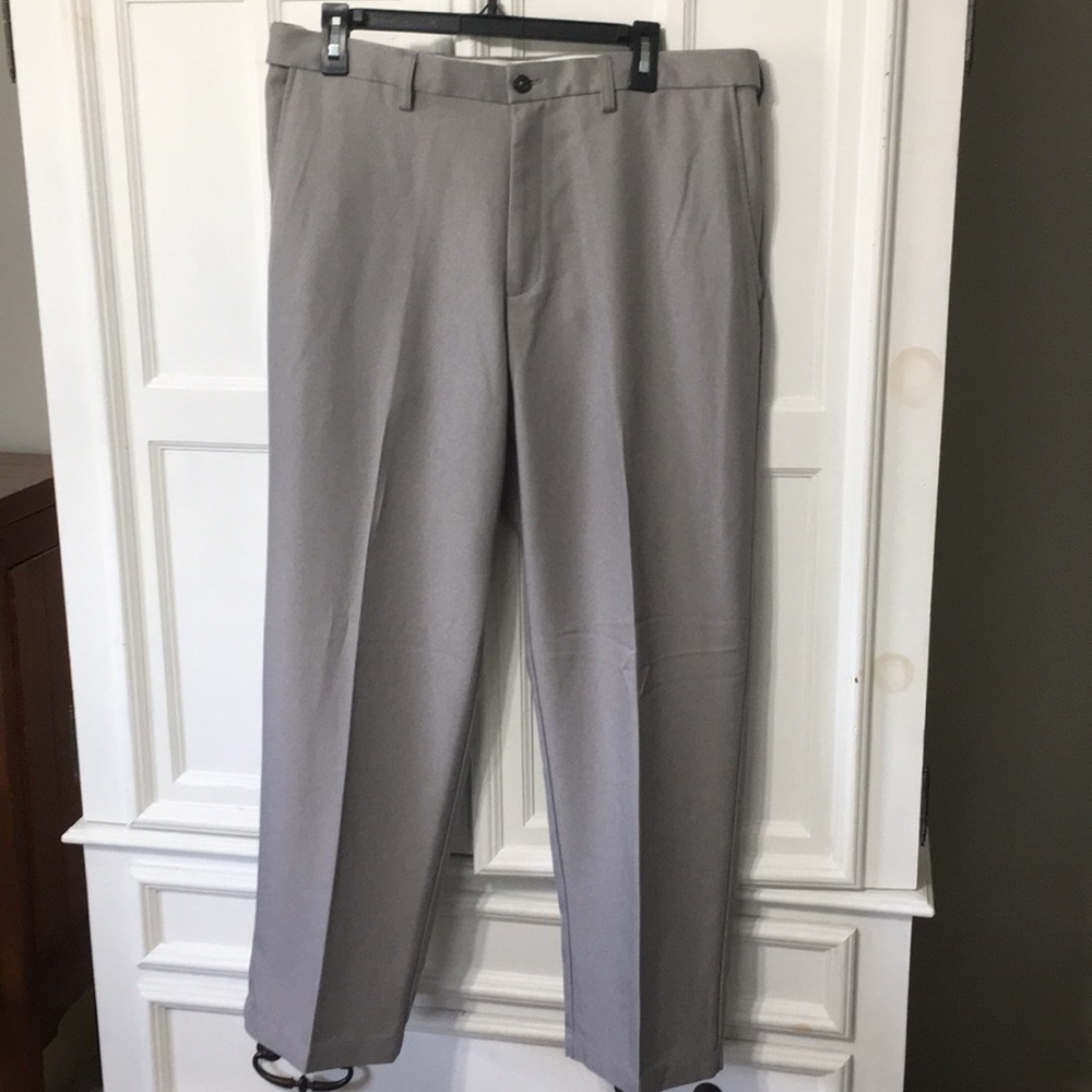 Haggar Men’s grey stretchy waist slacks 34x29